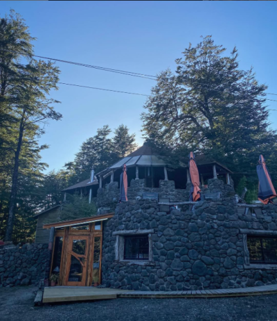 EL CASTILLO !! Campo Base 🍕🍷Sabores con historia en el corazón del volcán ✨ 🌋🏰 