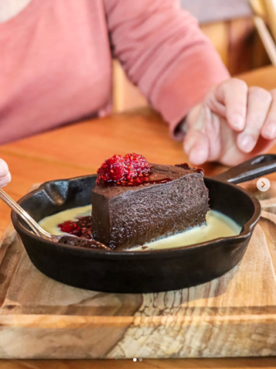 LA MARMITA ! Una Tradición en #Pucón 🧀🥩🥗🍹