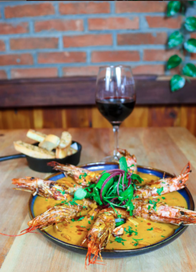 LA MARMITA ! Una Tradición en #Pucón 🧀🥩🥗🍹