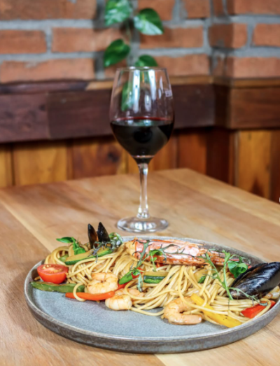 LA MARMITA ! Una Tradición en #Pucón 🧀🥩🥗🍹