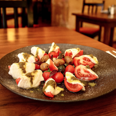 LA MARMITA ! Una Tradición en #Pucón 🧀🥩🥗🍹